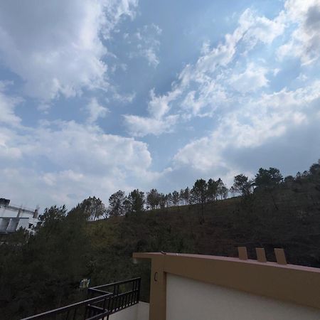 Xtsy Travellers Hostel Shillong Exterior photo